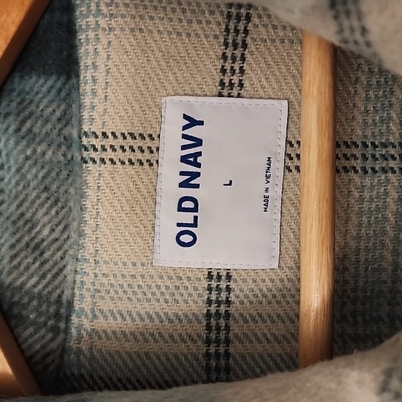 Old Navy Transitional Plaid Utility Shacket - Picture 5 of 14